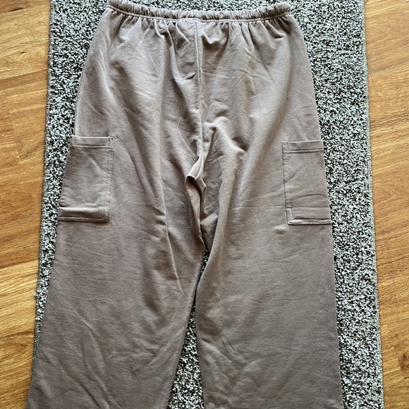 Lulu-B brown soft knit capris - Picture 2 of 5